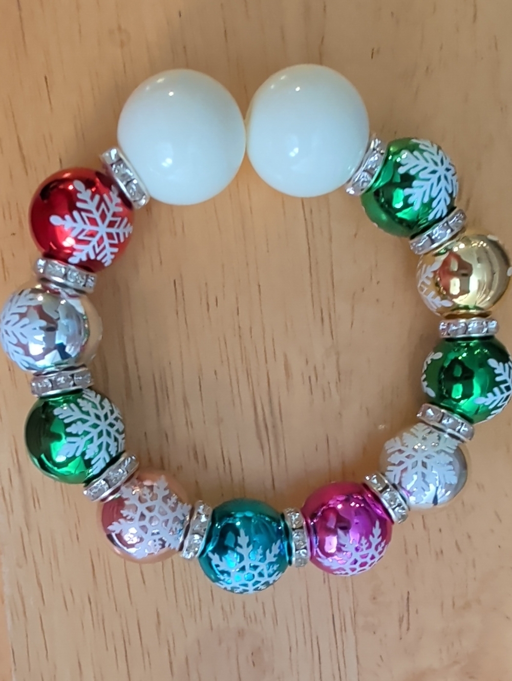 Festive Multicolor Snowflake Bead Bracelet - White Accent Beads. NWOT